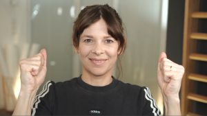 Den Po anspannen (54:57) Den Po anspannen (54:57)
